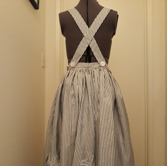 50's Skirt with Straps - Picture 2 of 5